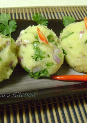 A picture of Aloo Bhate (Mashed Potato).