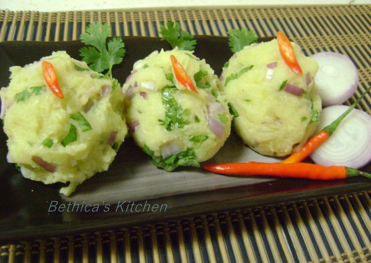 Recipe of Super Quick Homemade Aloo Bhate (Mashed Potato)