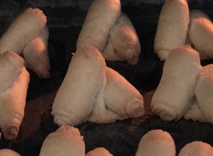 Una foto de Pan con grasa o Cuernitos
