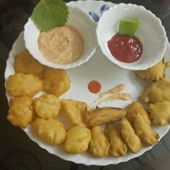 A picture of Potato ajwain and chilli pakoda.