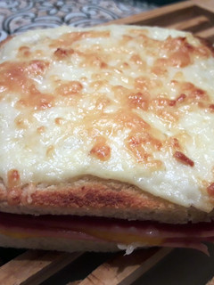 Una foto de Sándwich Croque Monsieur