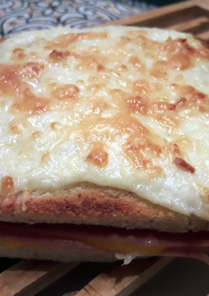 Una foto de Sándwich Croque Monsieur