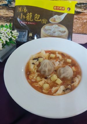 A picture of Spicy and Sour Soup Dumpling Rice.