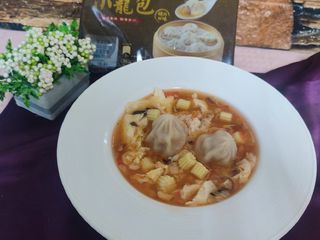 酸辣灌湯小籠包飯