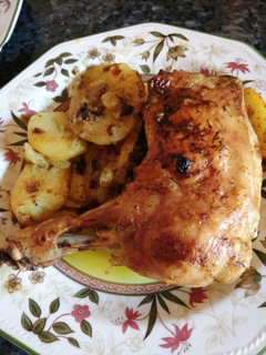 Una foto de Pollo al horno con patatas