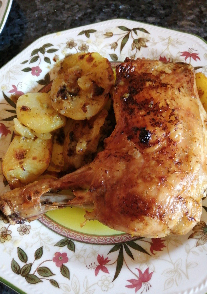 Una foto de Pollo al horno con patatas