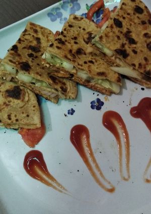 A picture of Stuffed Chapati Tripe Layered Pizza.