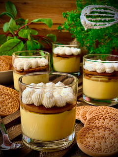 Foto de Doce da casa com bolacha e café