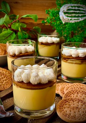 Foto de Doce da casa com bolacha e café
