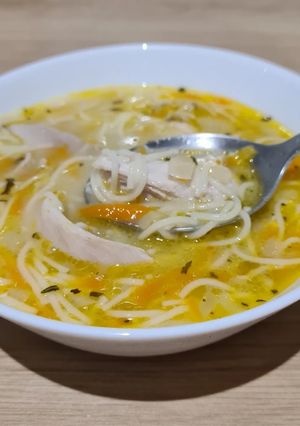 Une photo de Soupe complète poulet, vermicelles