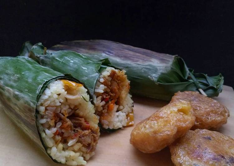 Nasi bakar ayam suwir pedas