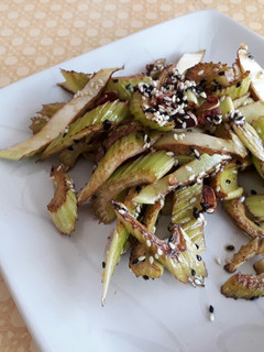 Una foto de Ensalada de Apio tibia y rápida