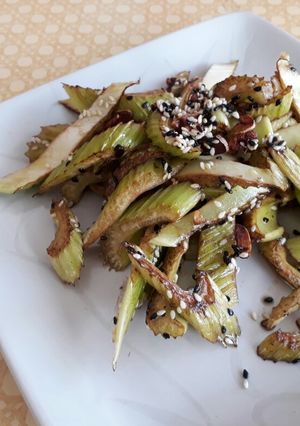 Una foto de Ensalada de Apio tibia y rápida