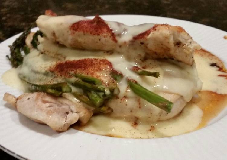Brad's chicken breast w/ asparagus and hollandaise