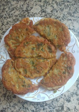 A picture of Cheesy besan kulcha.