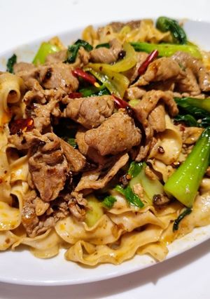 รูปของ บะหมี่จีนเส้นหยักผัดหม่าล่า หมูสไลซ์