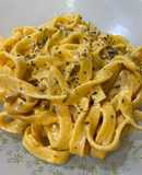 Tagliatelle con champiñones, longaniza y piñones