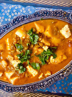 छोलिया आलू पनीर की स्वादिष्ट सब्ज़ी (cholia aloo paneer sabzi recipe in hindi) रेसिपी मुख्य फोटो