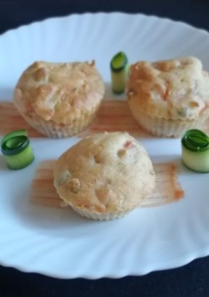 A picture of Muffin with veggies.