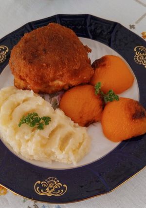 Fokhagyma granulátumos, bébispenóttal töltött csirkecomb felső rántva.#gluténmentes recept fotója