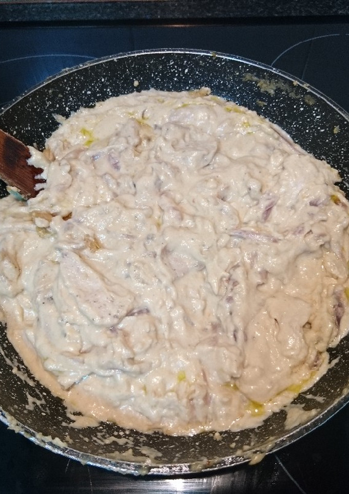 Una foto de Pechuga en salsa de quesos y mostaza