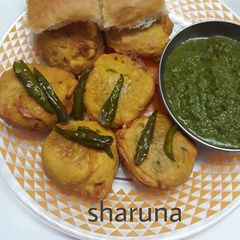 A picture of Vada paav.