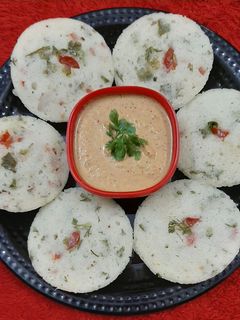 वेजिटेबल इडली (vegetable idli recipe in hindi) रेसिपी मुख्य फोटो