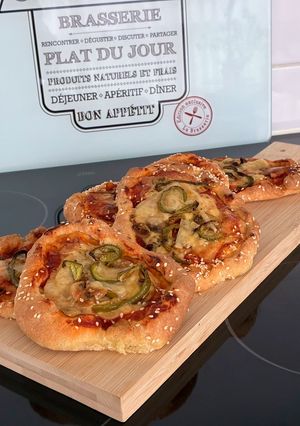 Φωτογραφία της συνταγής Πανεύκολα πιτσάκια με 3 υλικά