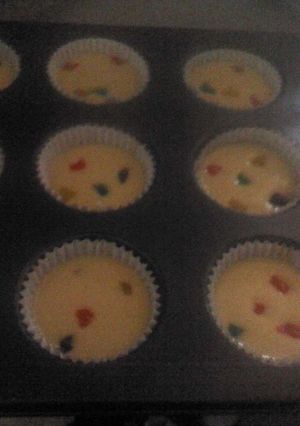 Una foto de Cup Cakes de vainilla con Gomitas azucaradas