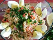 Una foto de ensalada con quinua