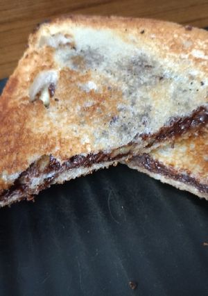 A picture of Nutella and banana sandwich.