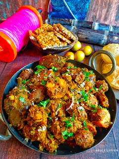 A picture of Surti Undhiyu.