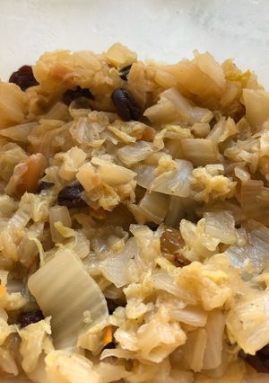 Une photo de Chou chinois raisins secs cacahuètes