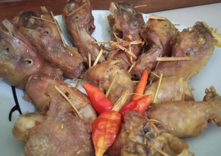Kepala Ayam goreng serai bumbu uleg