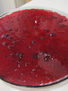 Una foto de Pastel de cuajada con mermelada de frutos rojos