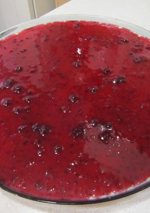 Una foto de Pastel de cuajada con mermelada de frutos rojos