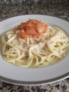 Una foto de Espaguettis con salsa de nata y brandy