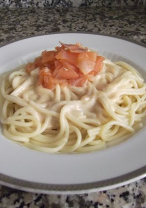 Foto principal de Espaguettis con salsa de nata y brandy