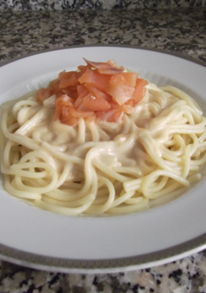 Una foto de Espaguettis con salsa de nata y brandy