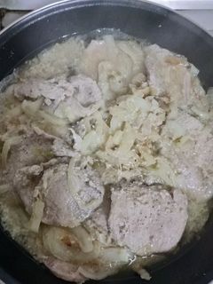 Una foto de Filetes cinta de lomo de cerdo encebollado