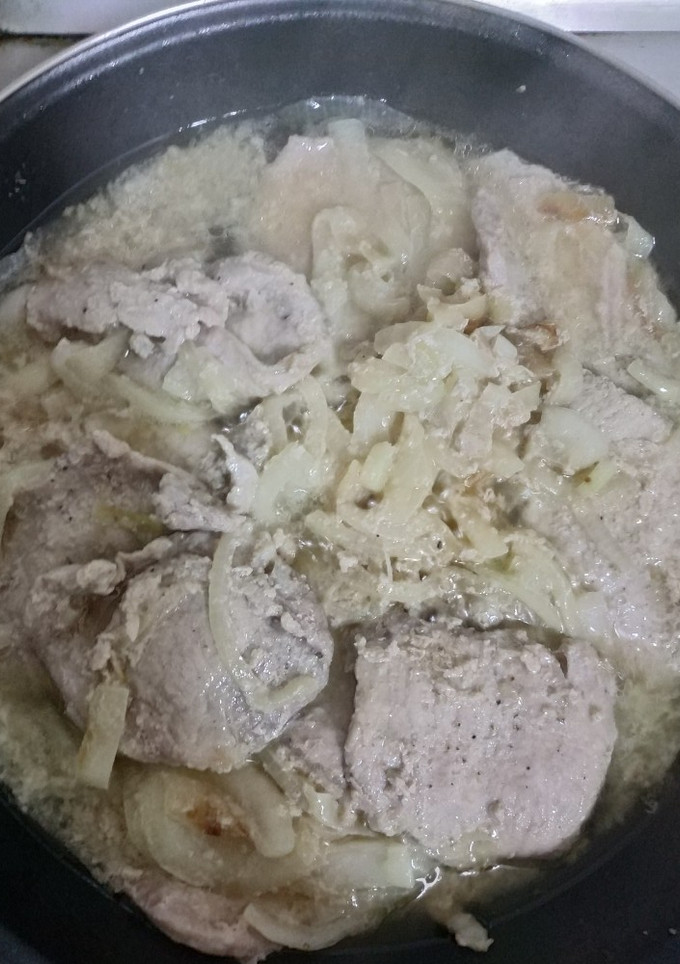 Una foto de Filetes cinta de lomo de cerdo encebollado