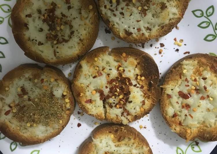 Simple Way to Prepare Any-night-of-the-week Garlic cheesy bread