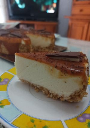 Una foto de Cheesecake con salsa de caramelo