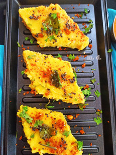 दलिया ढोकला (Daliya Dhokla Recipe In Hindi) रेसिपी मुख्य फोटो