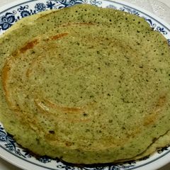 Healthy Spinach dosa with coconut chutney A picture of Healthy Spinach dosa with coconut chutney.