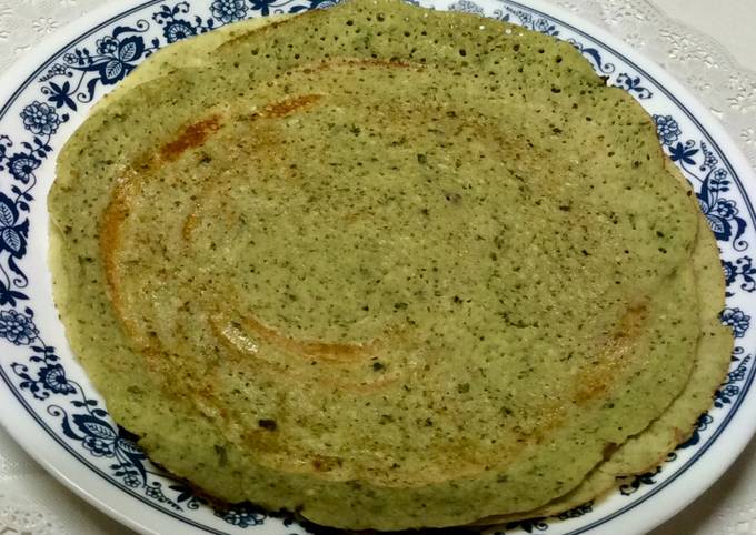 Healthy Spinach dosa with coconut chutney