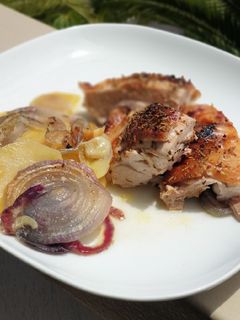 Una foto de Pata de pavo con sus papas al horno