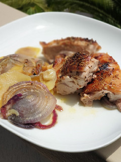 Una foto de Pata de pavo con sus papas al horno