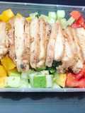 Salad ức gà áp chảo