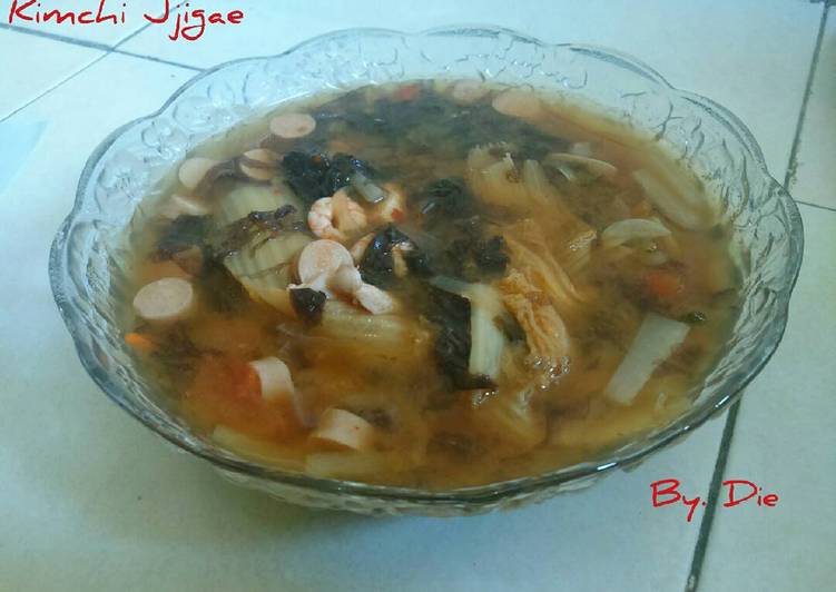 Proses mengolah Soup kimchi (kimchi jjigae) yang enak